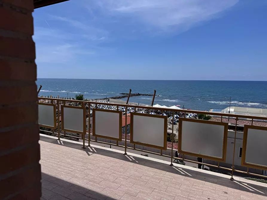 Immagine 14 di Attico in vendita  in lungomare Paolo Toscanelli 216 a Roma