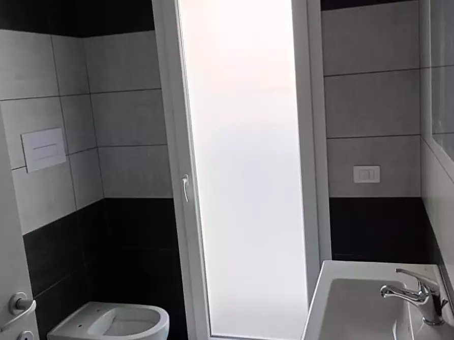 Immagine 17 di Appartamento in vendita  in via lecce a Ardea