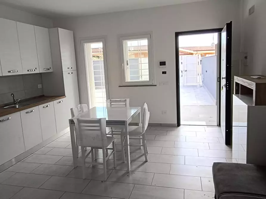 Immagine 2 di Appartamento in vendita  in via lecce a Ardea