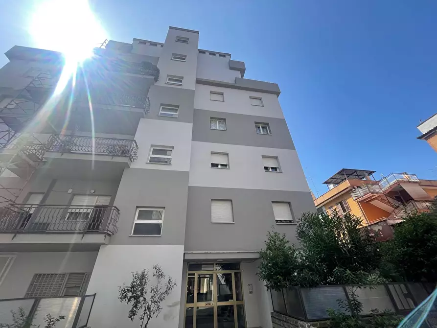 Immagine 1 di Appartamento in vendita  in Via Cincinnato a Pomezia