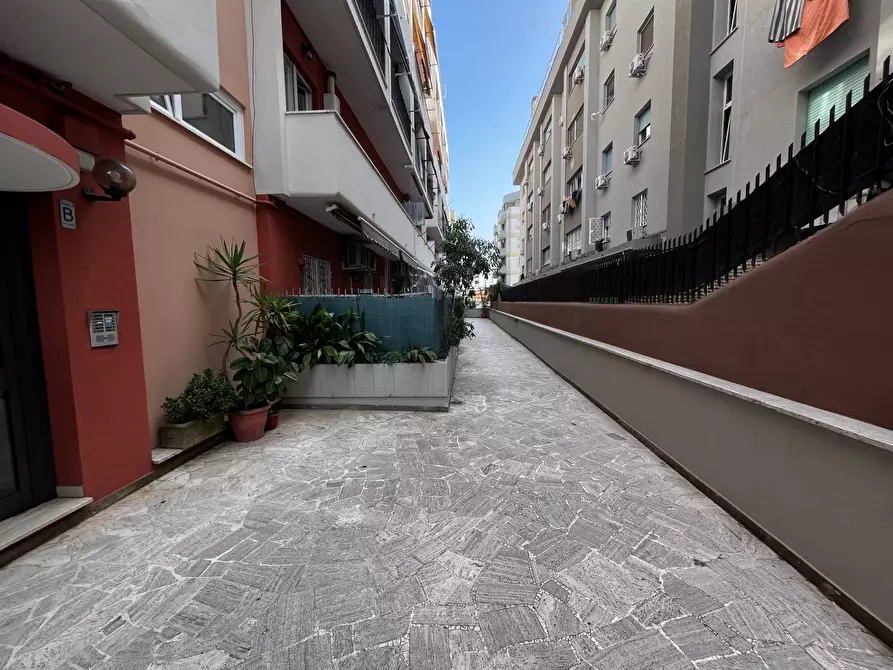 Immagine 7 di Appartamento in vendita  in via delle azzorre 437 a Roma