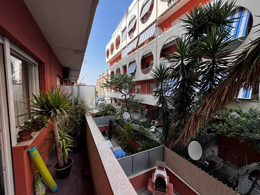 Immagine 9 di Appartamento in vendita  in via delle azzorre 437 a Roma