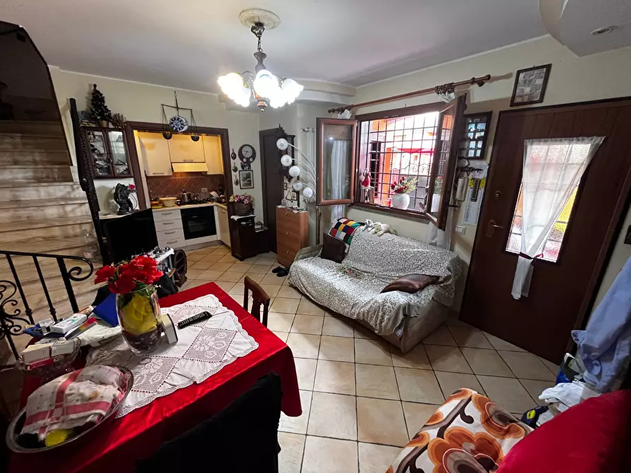 Immagine 11 di Casa semindipendente in vendita  in via Svezia a Pomezia