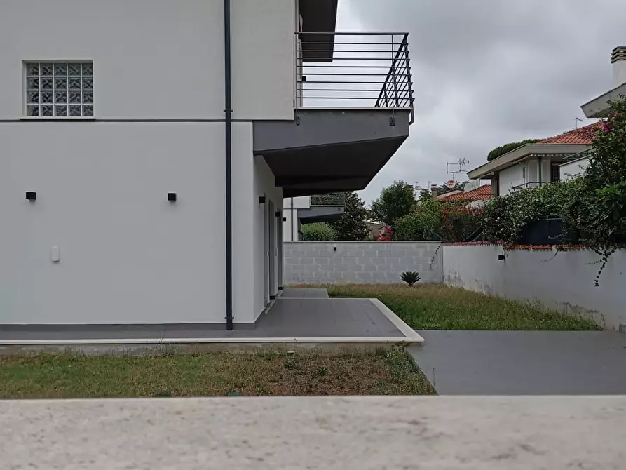 Immagine 1 di Casa semindipendente in vendita  in Viale dei giornalisti a Anzio