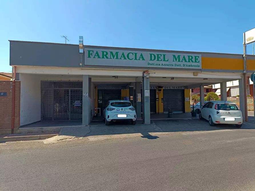 Immagine 1 di Negozio in affitto  in Via Torvaianica ALta a Pomezia