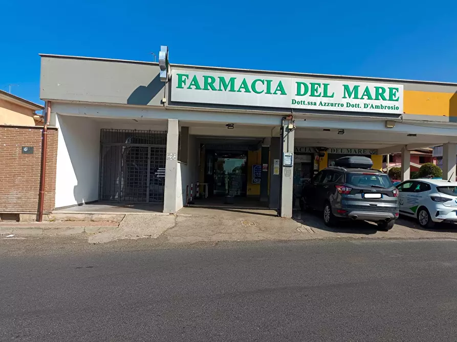 Immagine 2 di Negozio in affitto  in Via Torvaianica ALta a Pomezia