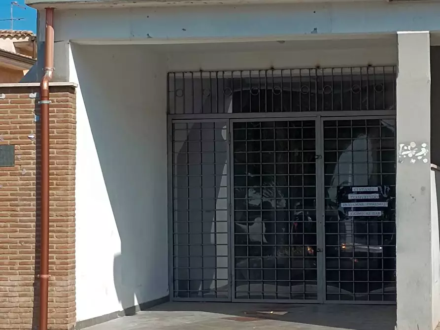 Immagine 4 di Negozio in affitto  in Via Torvaianica ALta a Pomezia