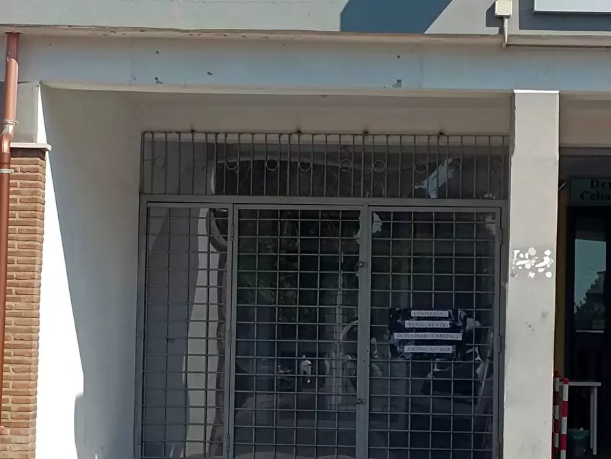 Immagine 5 di Negozio in affitto  in Via Torvaianica ALta a Pomezia