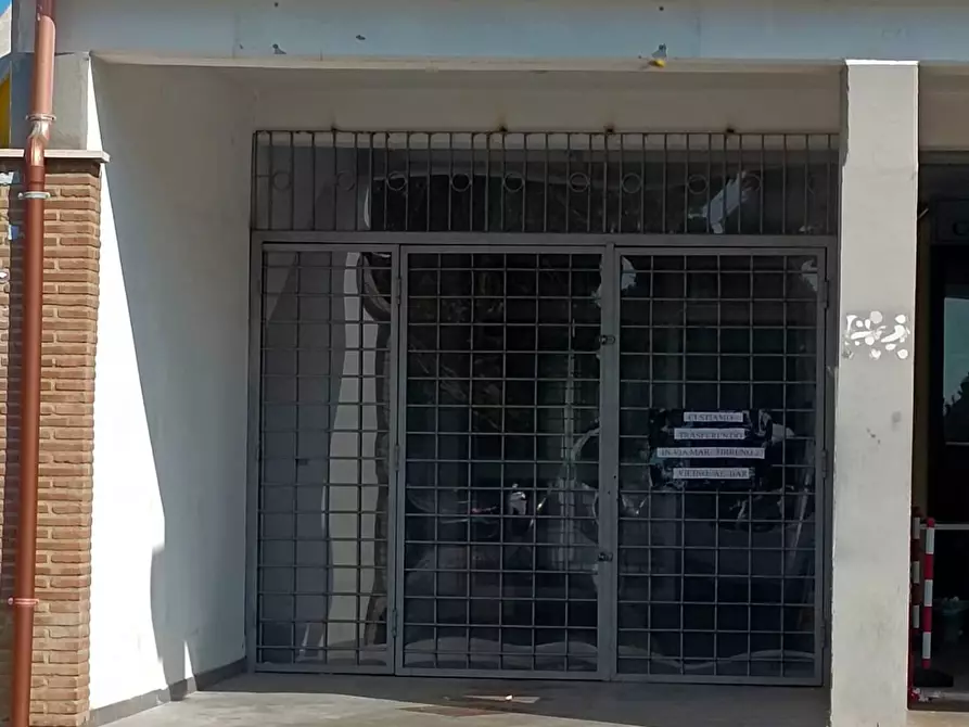 Immagine 8 di Negozio in affitto  in Via Torvaianica ALta a Pomezia