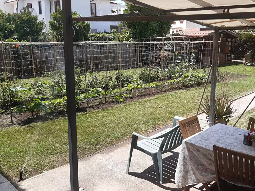 Immagine 1 di Villa in vendita  in via metauro a Pomezia