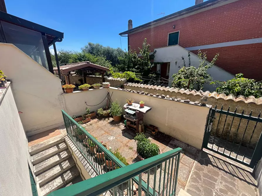 Immagine 3 di Villetta a schiera in vendita  in Via Moschiano a Roma