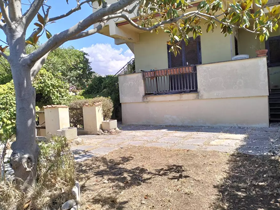 Immagine 1 di Villa in vendita  in via Arezzo a Ardea