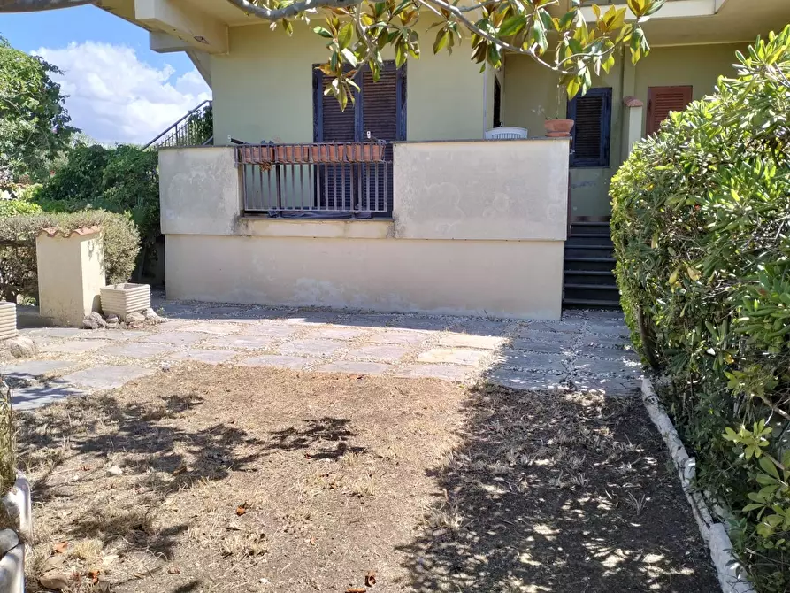 Immagine 2 di Villa in vendita  in via Arezzo a Ardea