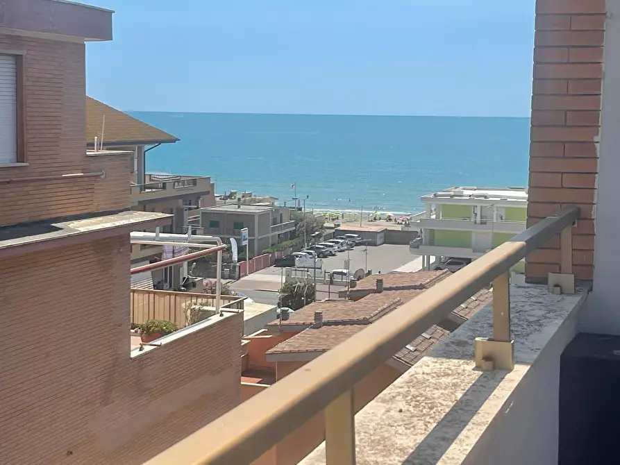 Immagine 1 di Attico in vendita  in Via Olanda a Pomezia