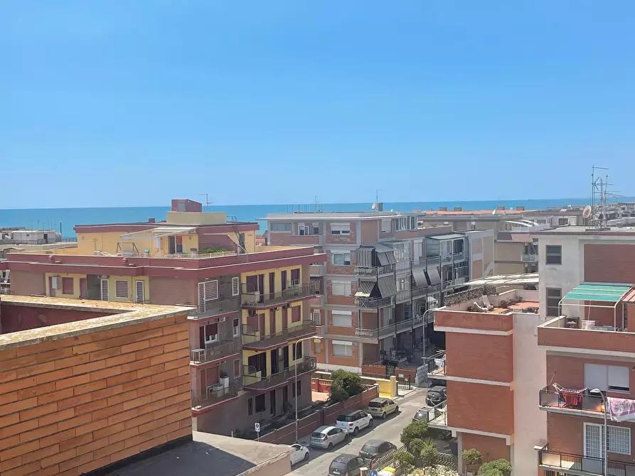 Immagine 11 di Attico in vendita  in Via Olanda a Pomezia