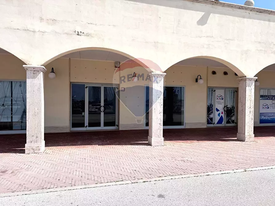 Immagine 4 di Locale commerciale in affitto  in Lungomare Duca degli Abruzzi 84 a Roma