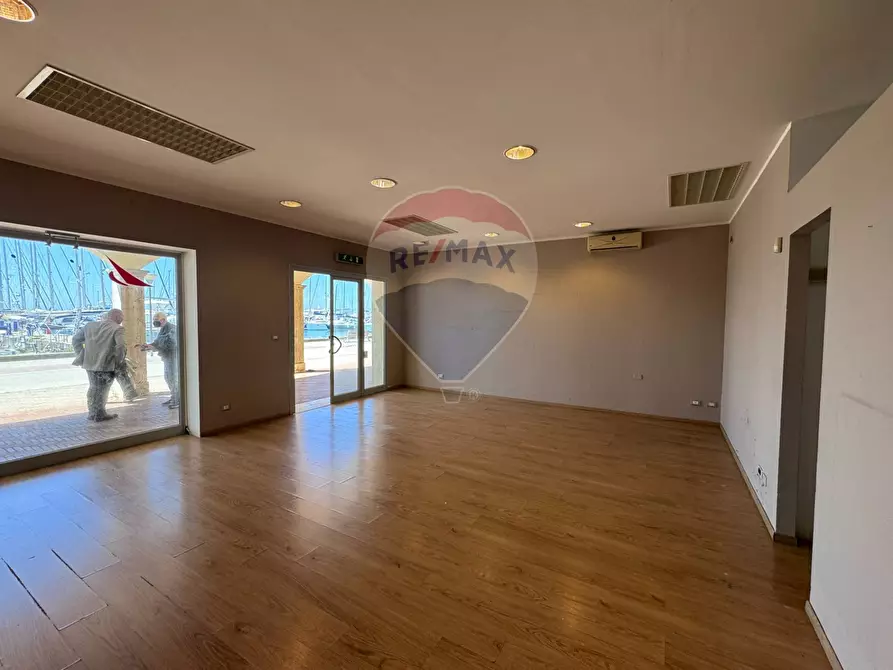 Immagine 7 di Locale commerciale in affitto  in Lungomare Duca degli Abruzzi 84 a Roma