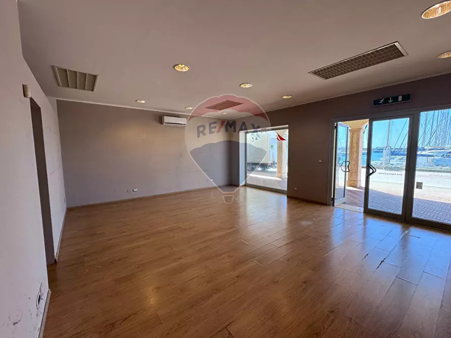 Immagine 8 di Locale commerciale in affitto  in Lungomare Duca degli Abruzzi 84 a Roma