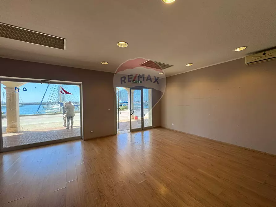 Immagine 13 di Locale commerciale in affitto  in Lungomare Duca degli Abruzzi 84 a Roma