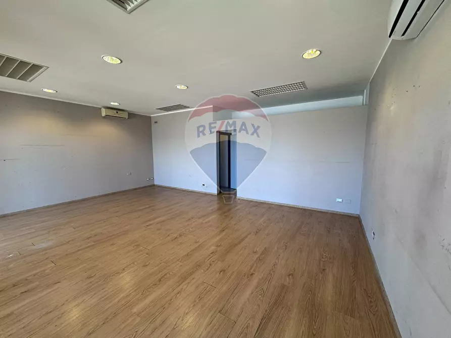 Immagine 14 di Locale commerciale in affitto  in Lungomare Duca degli Abruzzi 84 a Roma