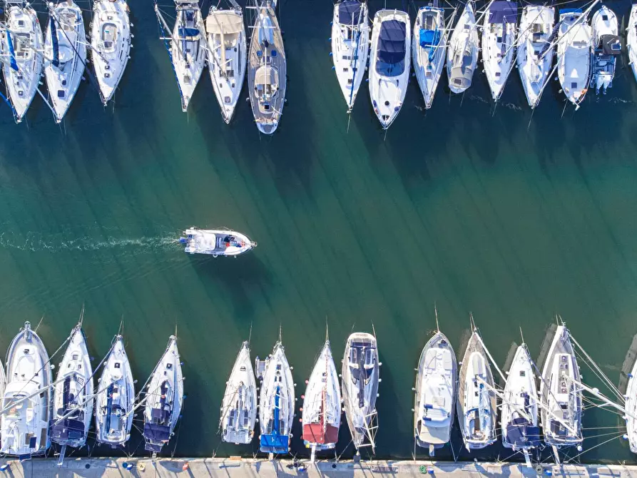 Immagine 22 di Locale commerciale in affitto  in Lungomare Duca degli Abruzzi 84 a Roma