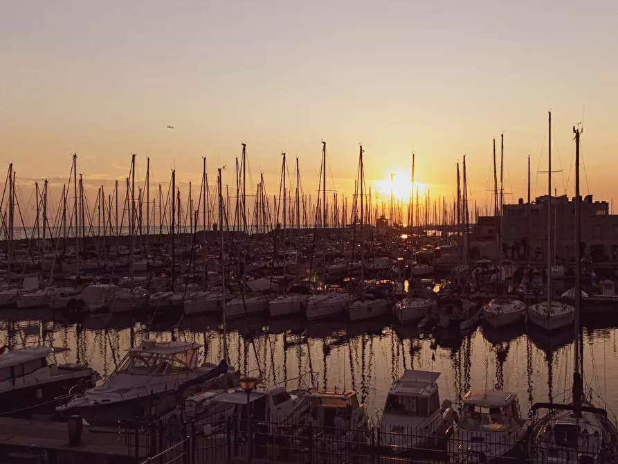 Immagine 23 di Locale commerciale in affitto  in Lungomare Duca degli Abruzzi 84 a Roma