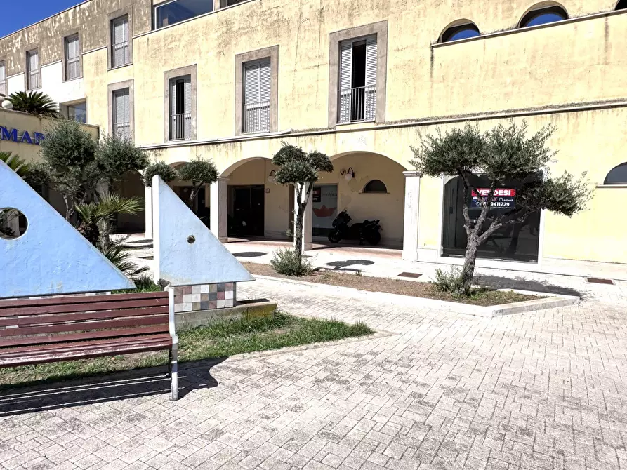 Immagine 11 di Locale commerciale in vendita  in Lungomare Duca Degli Abruzzi 84 a Roma