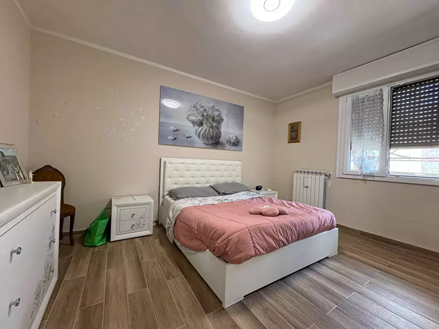 Immagine 5 di Appartamento in vendita  in Via Cicerone a Pomezia