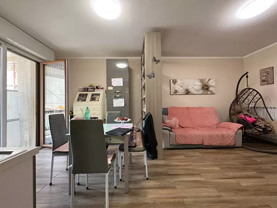 Immagine 1 di Appartamento in vendita  in Via Cicerone a Pomezia