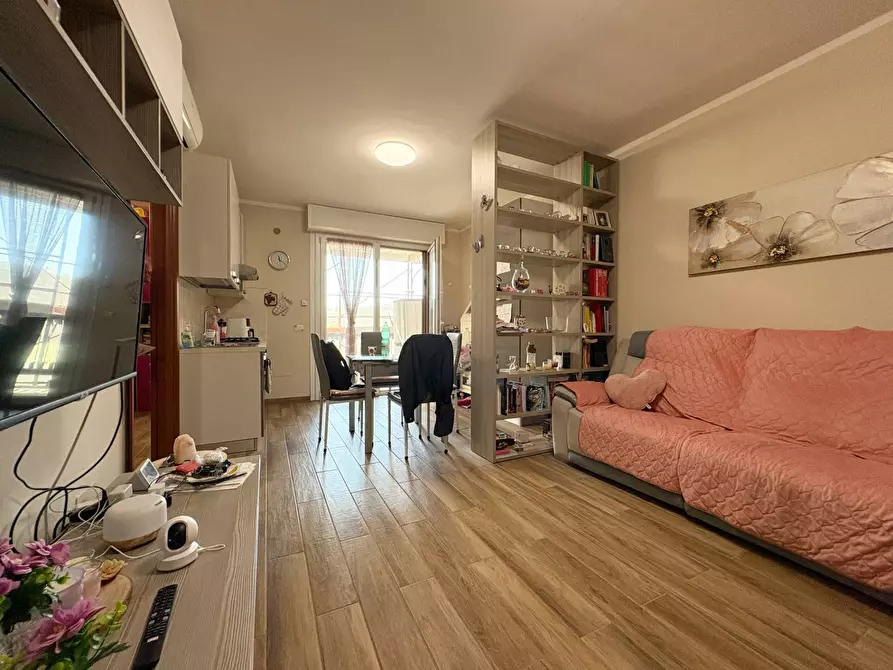 Immagine 2 di Appartamento in vendita  in Via Cicerone a Pomezia