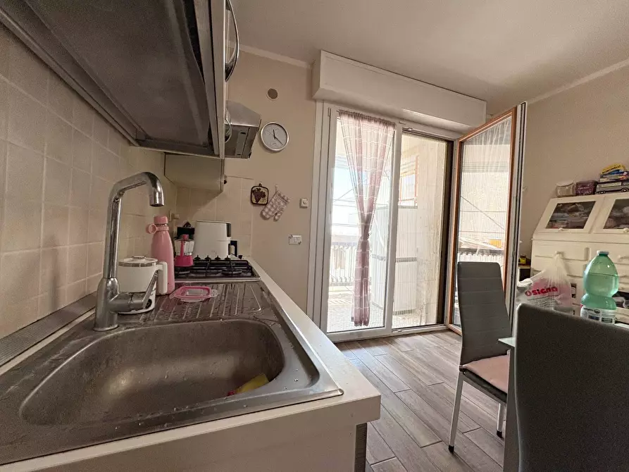 Immagine 12 di Appartamento in vendita  in Via Cicerone a Pomezia