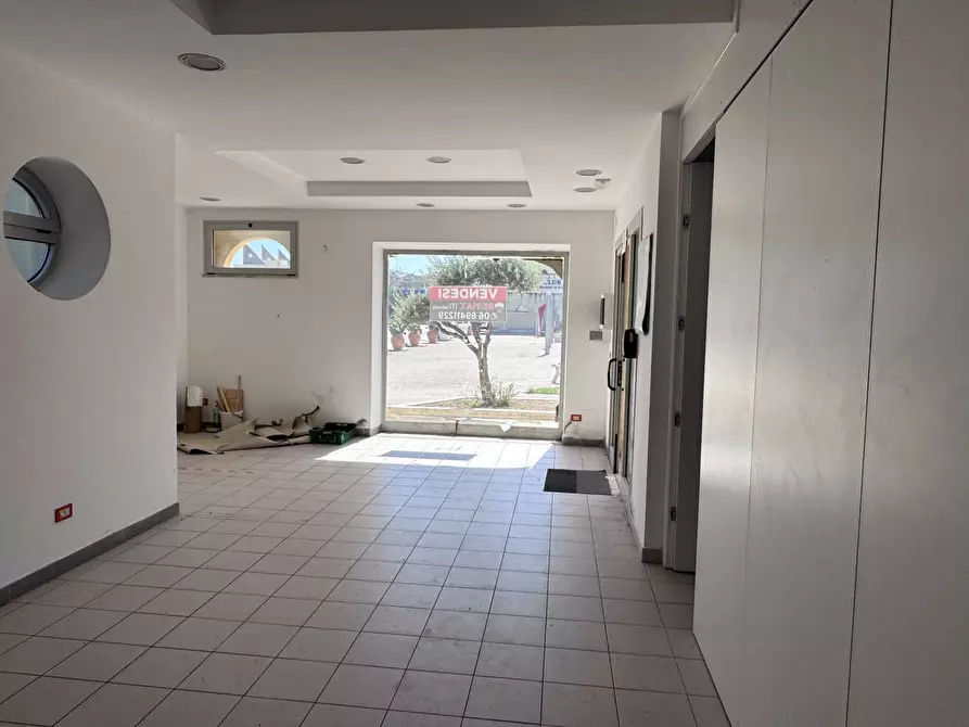 Immagine 11 di Attività commerciale in affitto  in Via Lungomare Duca degli Abruzzi 85 a Roma