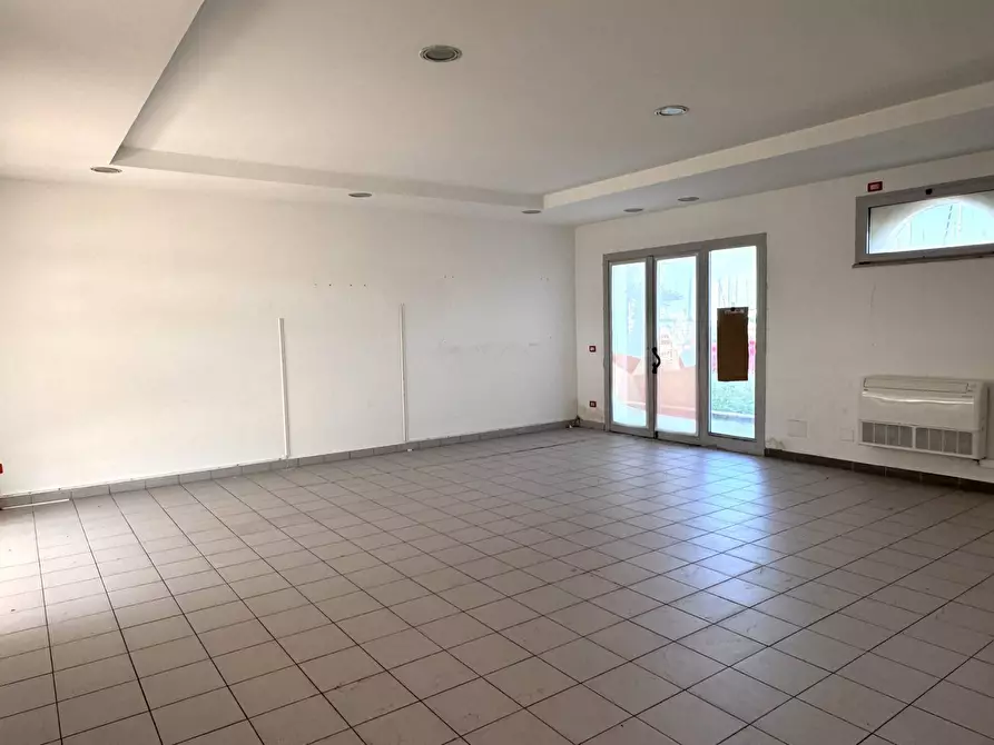 Immagine 14 di Attività commerciale in affitto  in Via Lungomare Duca degli Abruzzi 85 a Roma