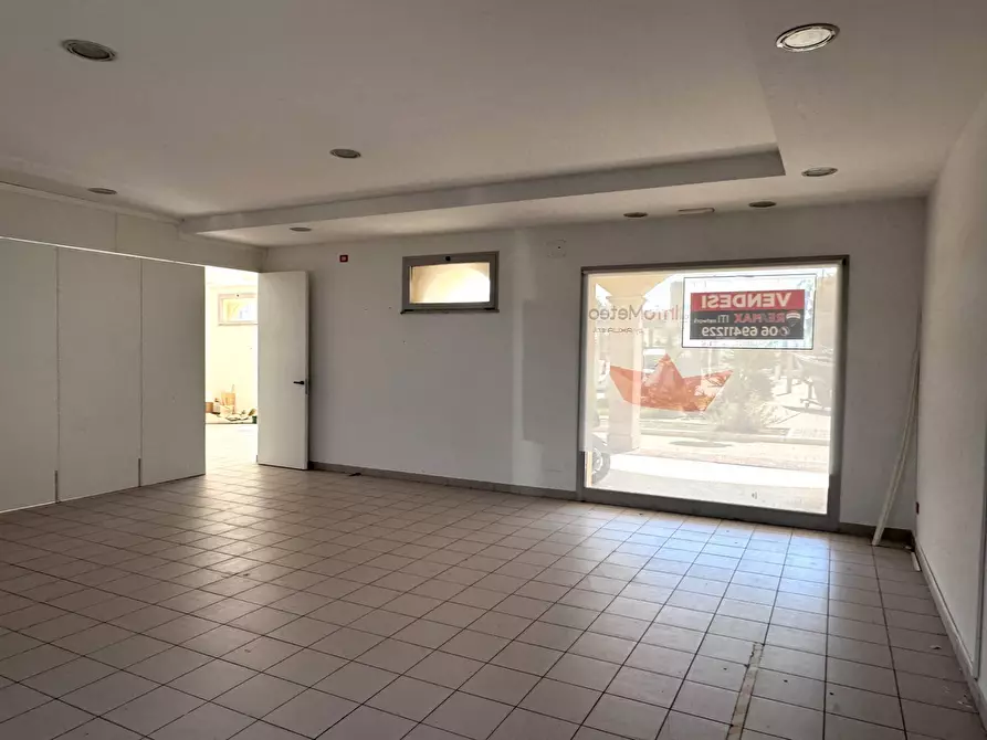 Immagine 17 di Attività commerciale in affitto  in Via Lungomare Duca degli Abruzzi 85 a Roma