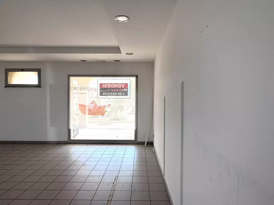 Immagine 18 di Attività commerciale in affitto  in Via Lungomare Duca degli Abruzzi 85 a Roma