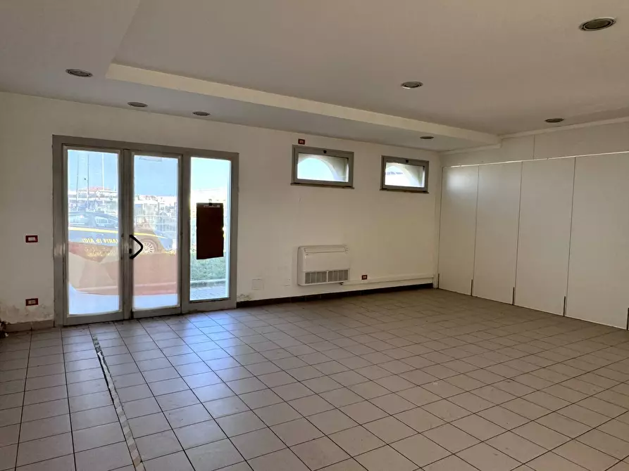 Immagine 19 di Attività commerciale in affitto  in Via Lungomare Duca degli Abruzzi 85 a Roma