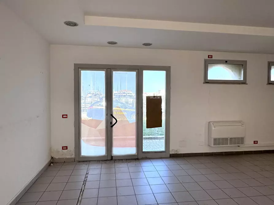 Immagine 20 di Attività commerciale in affitto  in Via Lungomare Duca degli Abruzzi 85 a Roma