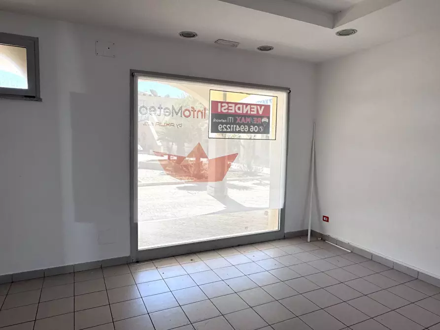 Immagine 21 di Attività commerciale in affitto  in Via Lungomare Duca degli Abruzzi 85 a Roma