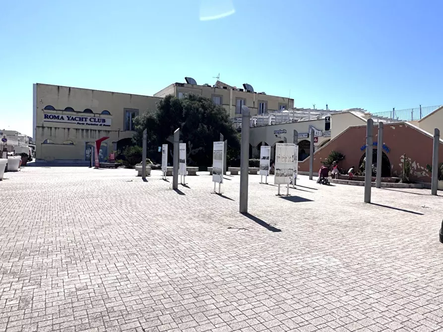 Immagine 3 di Attività commerciale in affitto  in Via Lungomare Duca degli Abruzzi 85 a Roma