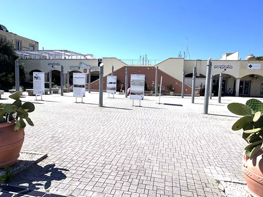 Immagine 4 di Attività commerciale in affitto  in Via Lungomare Duca degli Abruzzi 85 a Roma