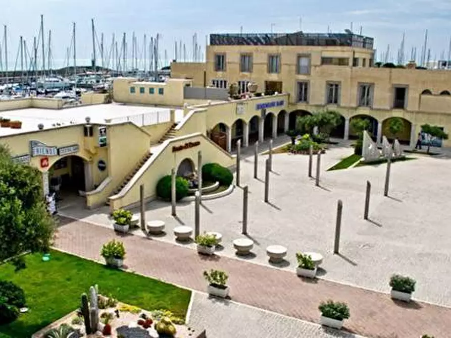 Immagine 1 di Attività commerciale in affitto  in Via Lungomare Duca degli Abruzzi 85 a Roma