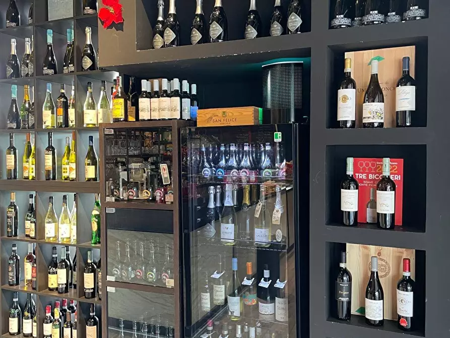 Immagine 7 di Bar / Ristorante in vendita  in Via Pratica di Mare a Ardea
