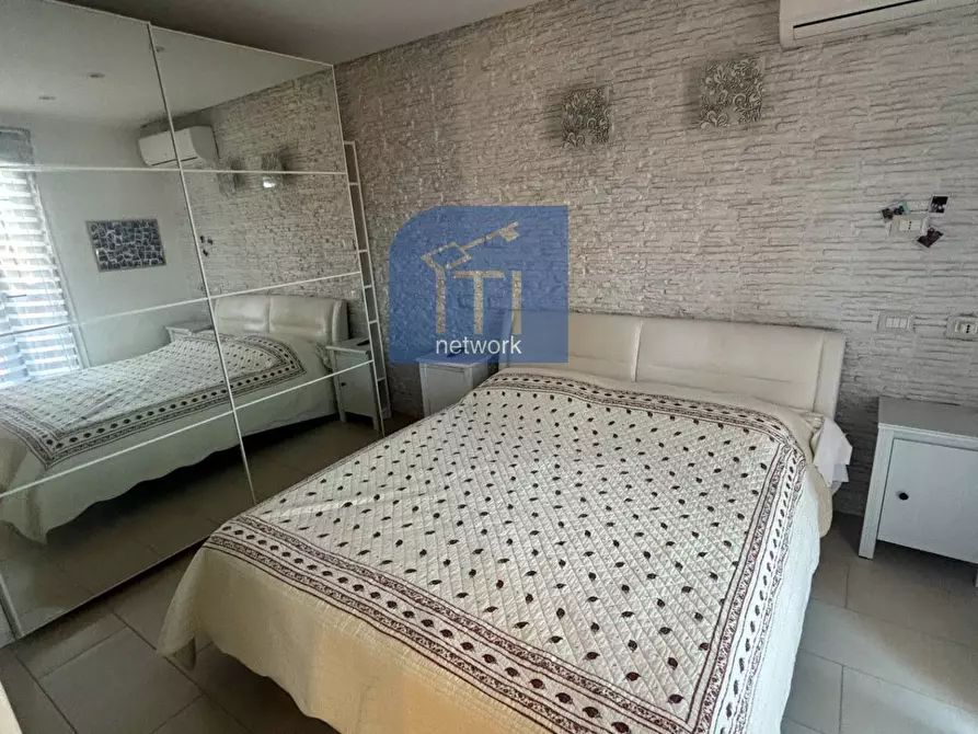 Immagine 9 di Villetta a schiera in vendita  in Via delle Begonie a Pomezia