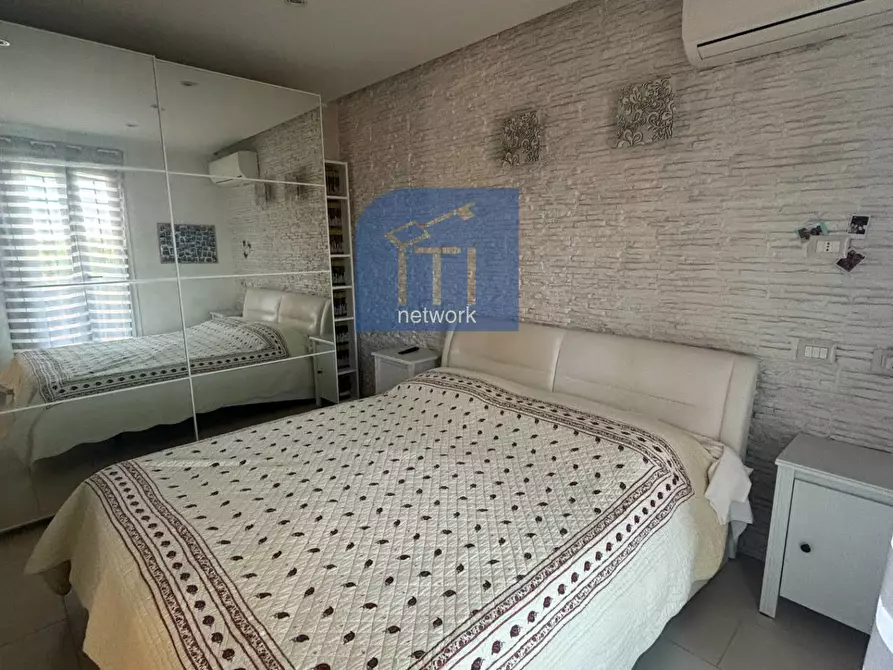 Immagine 8 di Villetta a schiera in vendita  in Via delle Begonie a Pomezia