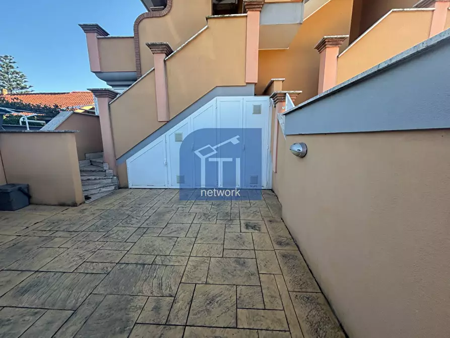 Immagine 22 di Villetta a schiera in vendita  in Via delle Begonie a Pomezia