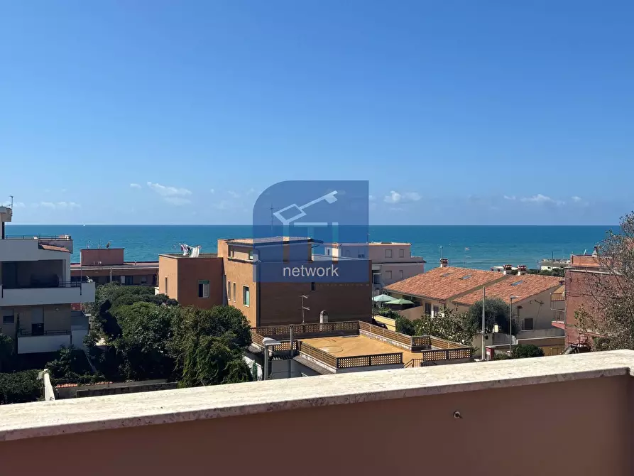 Immagine 1 di Attico in vendita  in Via Svezia a Pomezia