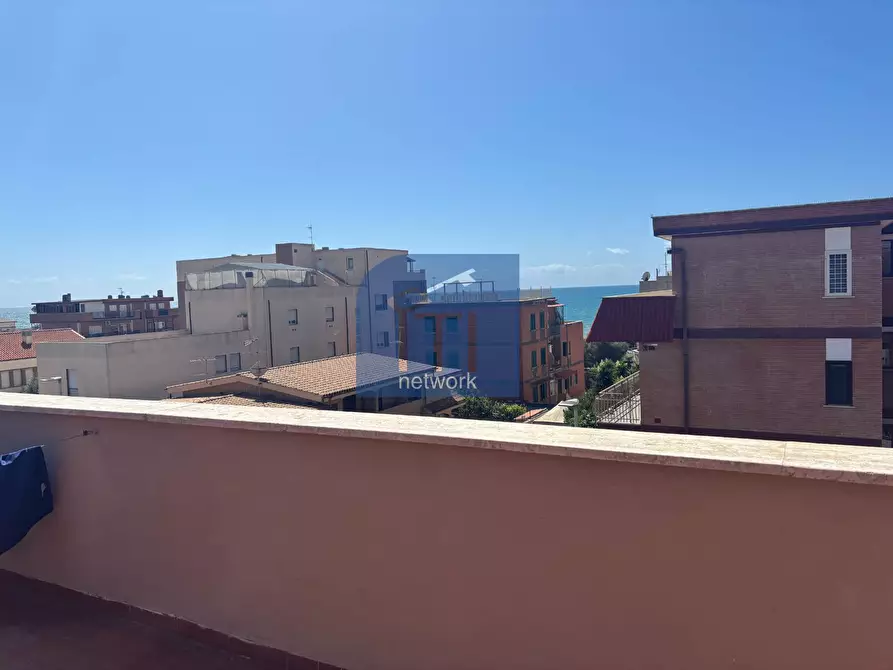 Immagine 11 di Attico in vendita  in Via Svezia a Pomezia