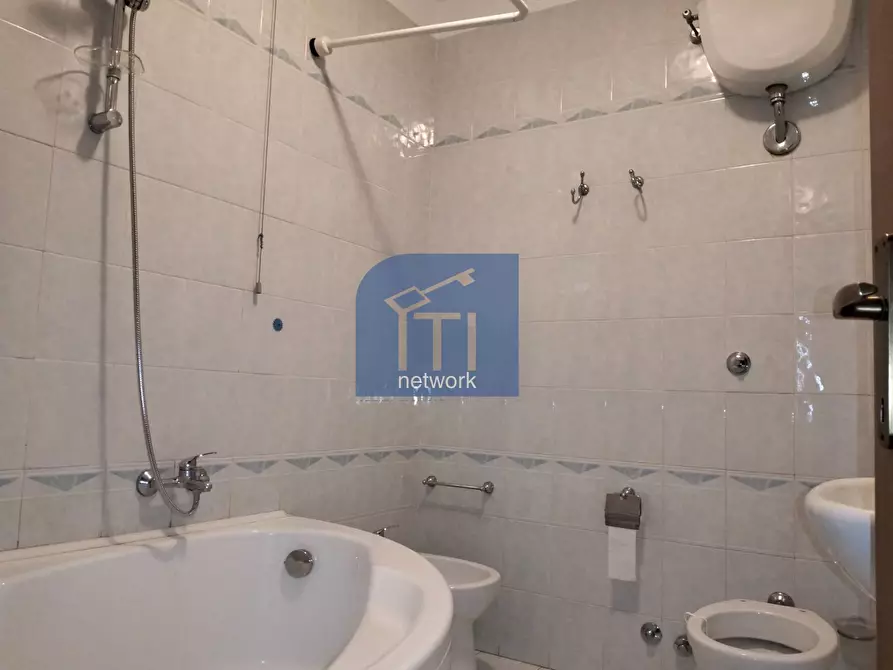 Immagine 22 di Appartamento in vendita  in via Francia a Aprilia