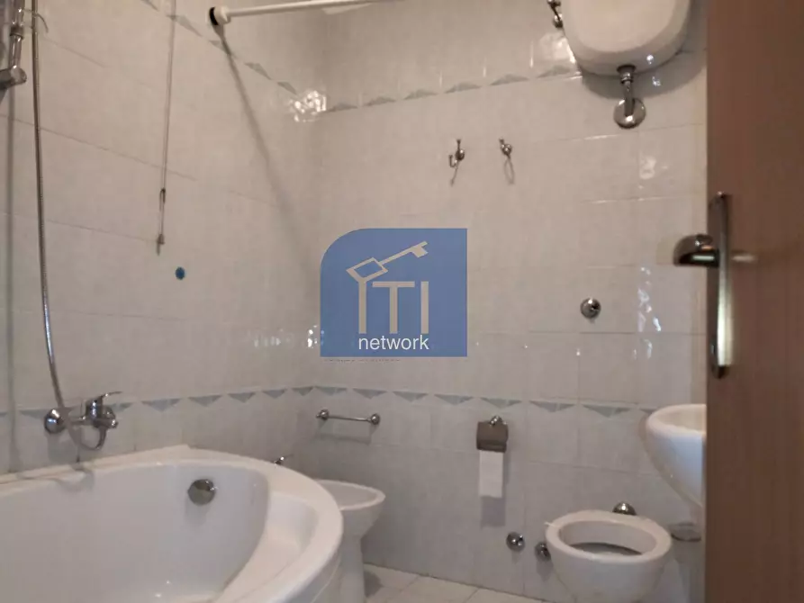 Immagine 23 di Appartamento in vendita  in via Francia a Aprilia