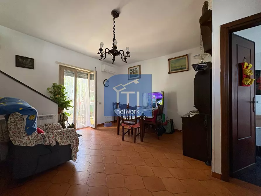 Immagine 2 di Villetta a schiera in vendita  in Via Castel Buono a Pomezia